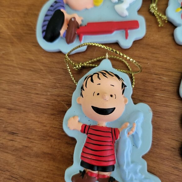 Peanuts Hallmark 2011 Christmas Ornaments Set x4 United Feature Syndicate Inc T7 - Picture 5 of 9